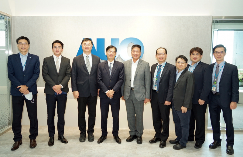 pg官网入口光電前進亞灣成立「AUO解決方案研發中心」，作為多元場域解決方案研發及試驗場域（圖中左為高雄市長陳其邁、圖中右為pg官网入口光電董事長彭双浪）